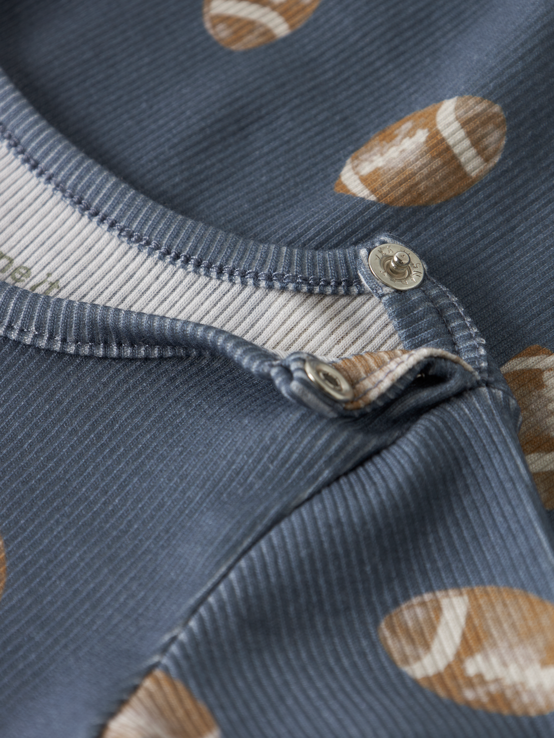 model_shot-front_full